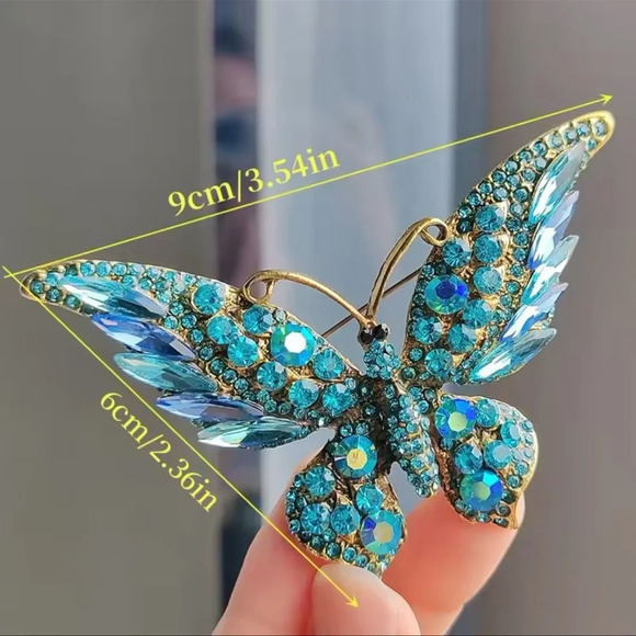 Butterfly Blue MagicCrystal Brooch - Picture 4 of 4